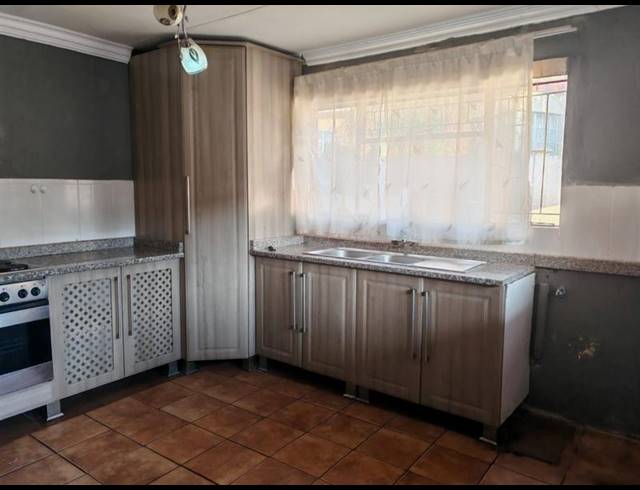 3 BEDROOM HOUSE FOR SALE IN FLORA PARK